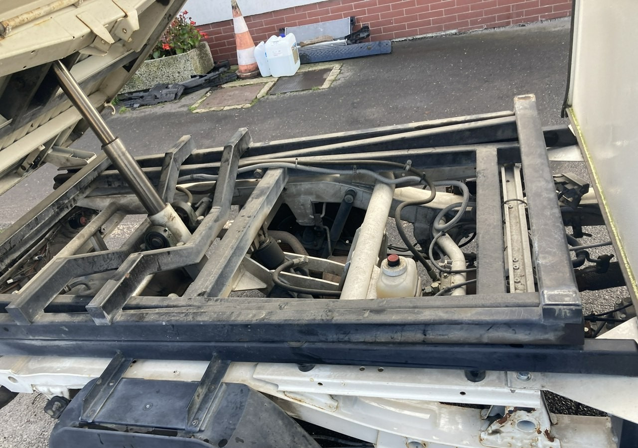 Benne à ordures ménagères Piaggio Piaggio Porter Śmieciarka Wywrotka 2015: photos 9