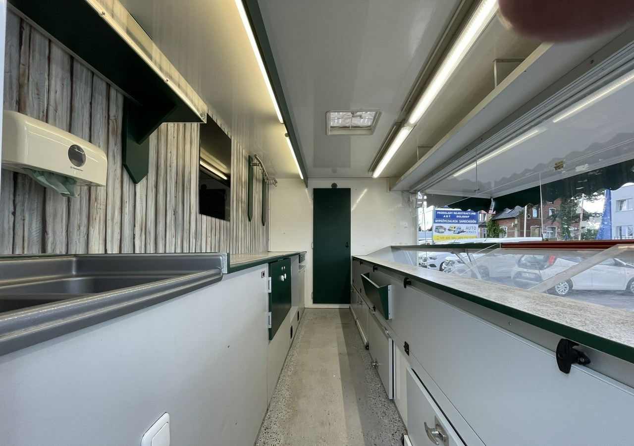 Renault Master Autosklep Gastronomiczny Food Truck Foodtruck sklep W-zasil 2015 - Camion magasin: photos 2 Renault Master Autosklep Gastronomiczny Food Truck Foodtruck sklep W-zasil 2015 - Camion magasin: photos 2