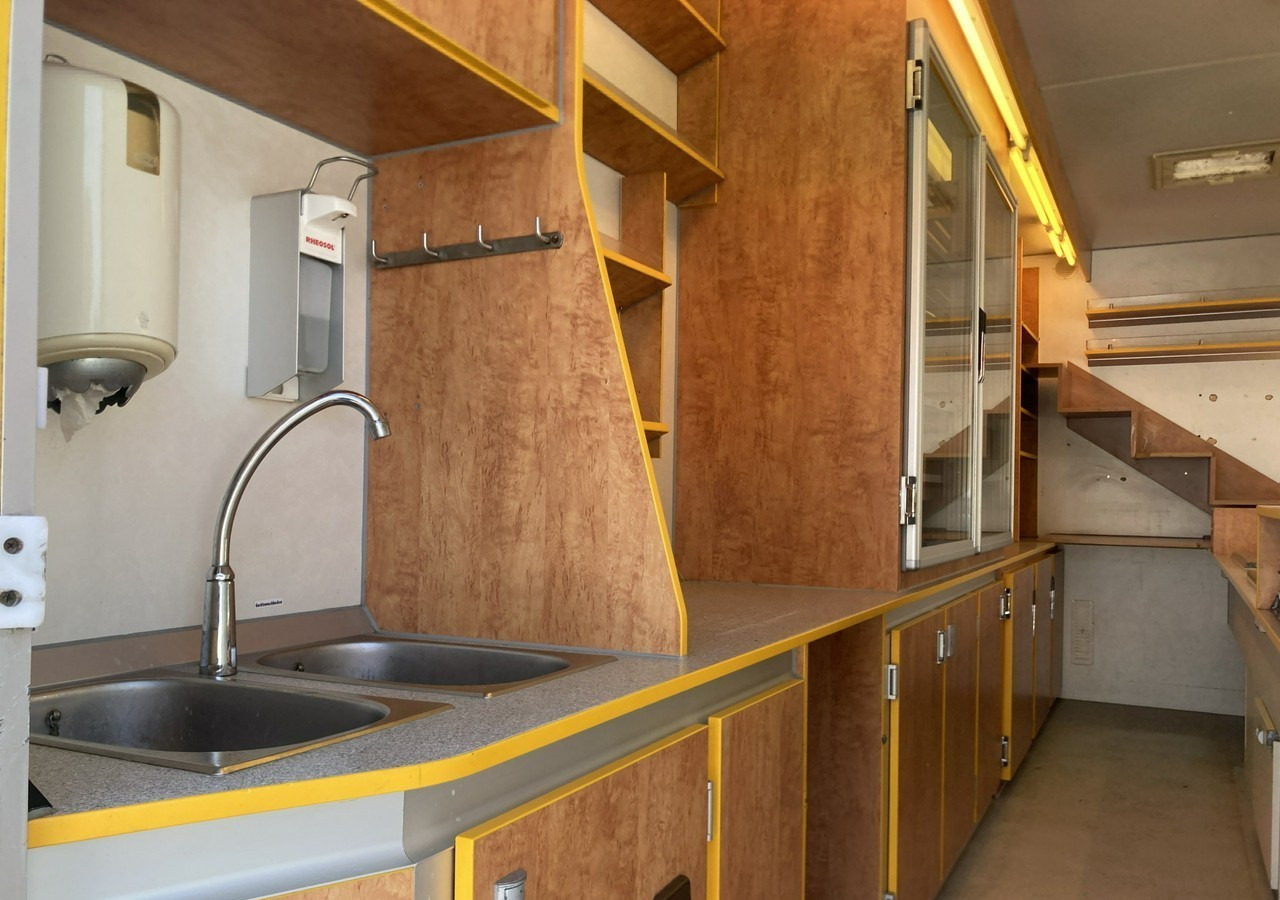 Camion magasin Renault Master Autosklep wędlin sklep bar Gastronomiczny Food Truck Foodtruck Borco: photos 9 Camion magasin Renault Master Autosklep wędlin sklep bar Gastronomiczny Food Truck Foodtruck Borco: photos 9