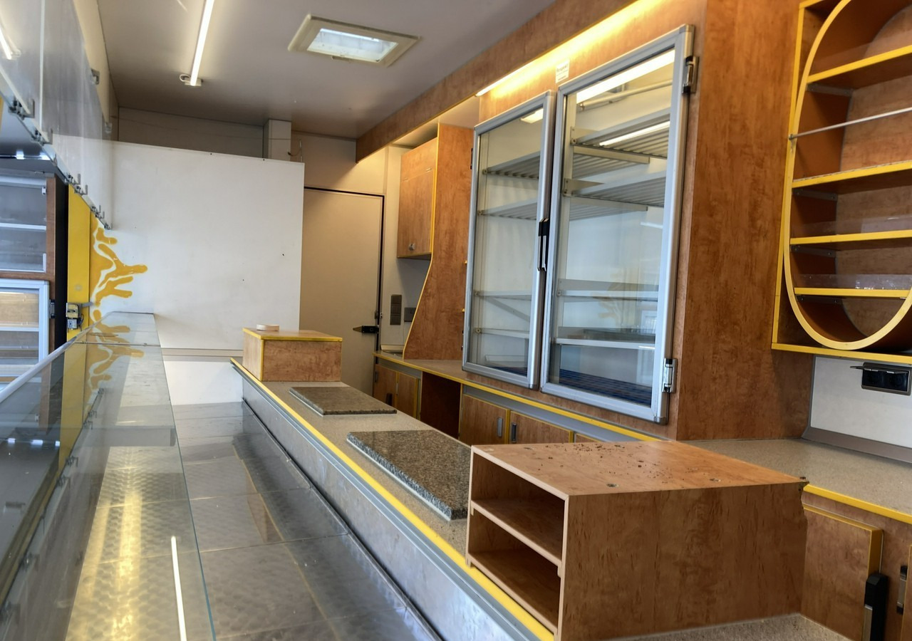 Camion magasin Renault Master Autosklep wędlin sklep bar Gastronomiczny Food Truck Foodtruck Borco: photos 12 Camion magasin Renault Master Autosklep wędlin sklep bar Gastronomiczny Food Truck Foodtruck Borco: photos 12