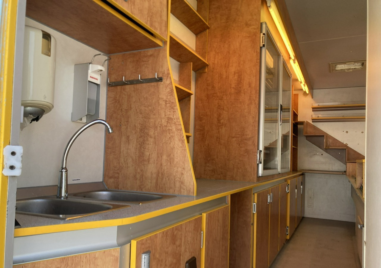 Camion magasin Renault Master Autosklep wędlin sklep bar Gastronomiczny Food Truck Foodtruck Borco: photos 20 Camion magasin Renault Master Autosklep wędlin sklep bar Gastronomiczny Food Truck Foodtruck Borco: photos 20