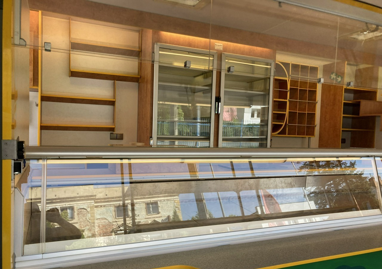 Camion magasin Renault Master Autosklep wędlin sklep bar Gastronomiczny Food Truck Foodtruck Borco: photos 6 Camion magasin Renault Master Autosklep wędlin sklep bar Gastronomiczny Food Truck Foodtruck Borco: photos 6