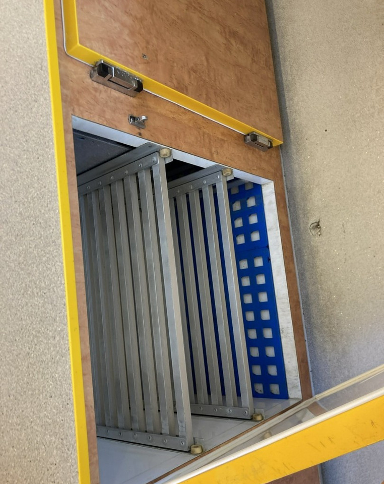 Camion magasin Renault Master Autosklep wędlin sklep bar Gastronomiczny Food Truck Foodtruck Borco: photos 17 Camion magasin Renault Master Autosklep wędlin sklep bar Gastronomiczny Food Truck Foodtruck Borco: photos 17