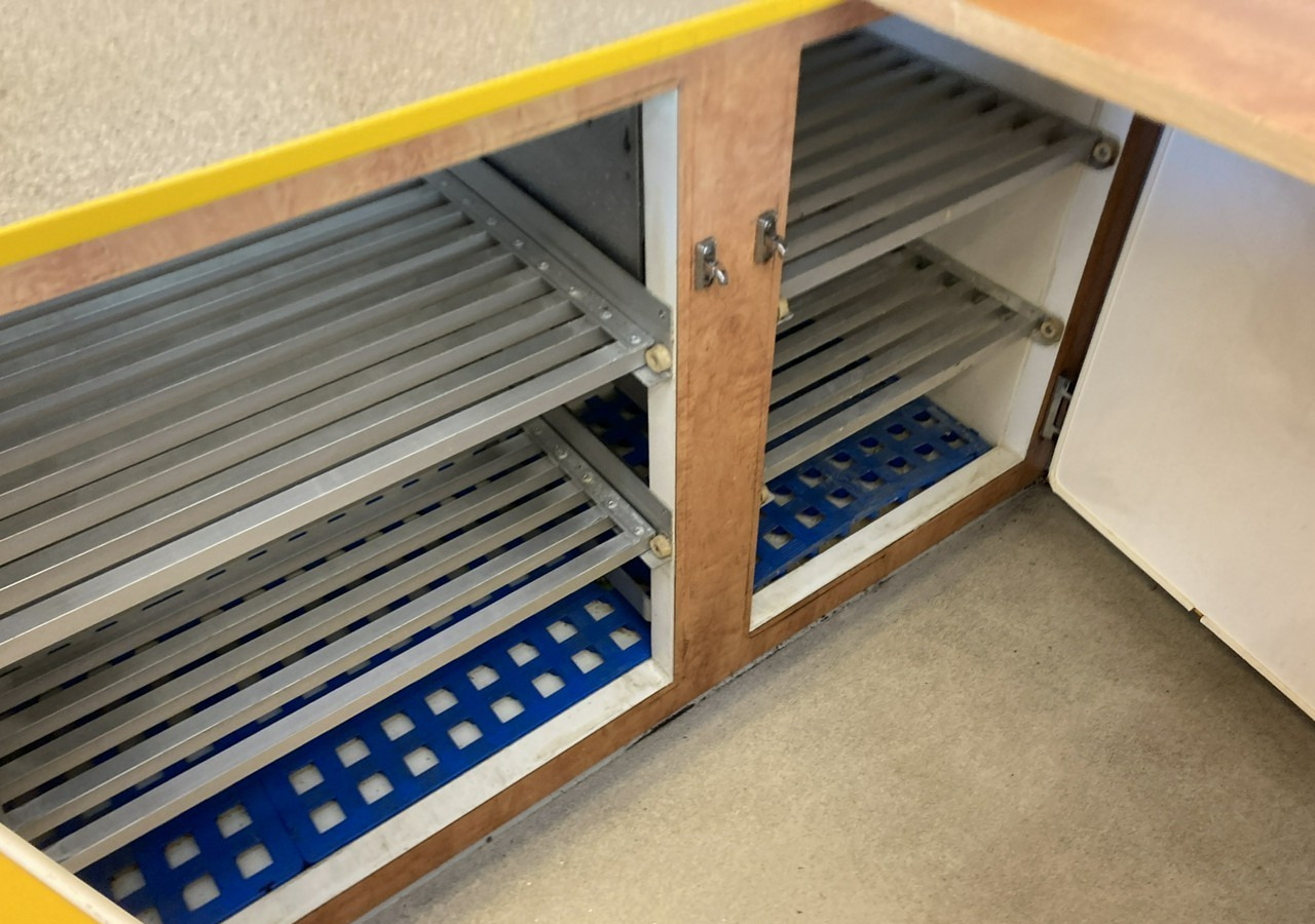 Camion magasin Renault Master Autosklep wędlin sklep bar Gastronomiczny Food Truck Foodtruck Borco: photos 16 Camion magasin Renault Master Autosklep wędlin sklep bar Gastronomiczny Food Truck Foodtruck Borco: photos 16