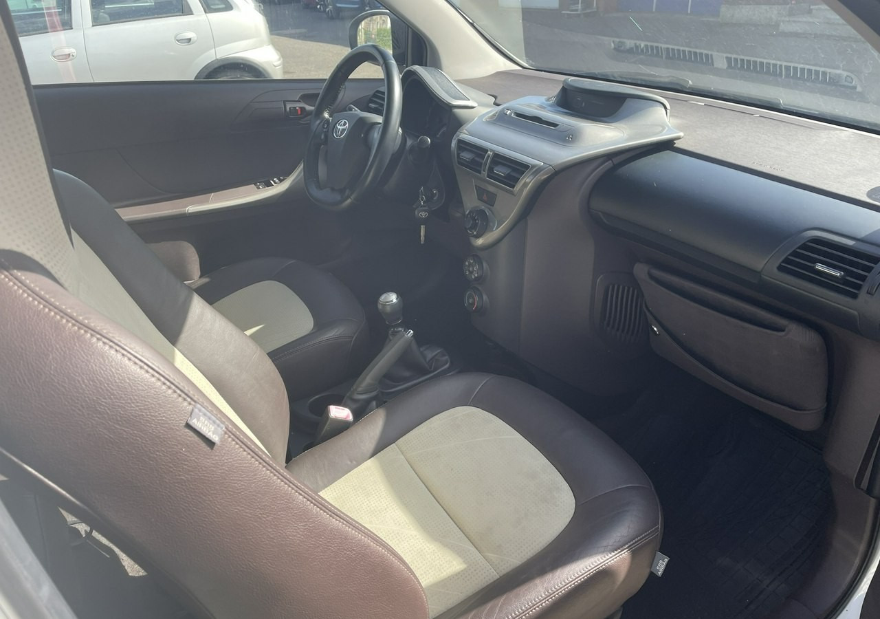 Toyota IQ Toyota iQ Klima - Voiture à hayon: photos 4 Toyota IQ Toyota iQ Klima - Voiture à hayon: photos 4
