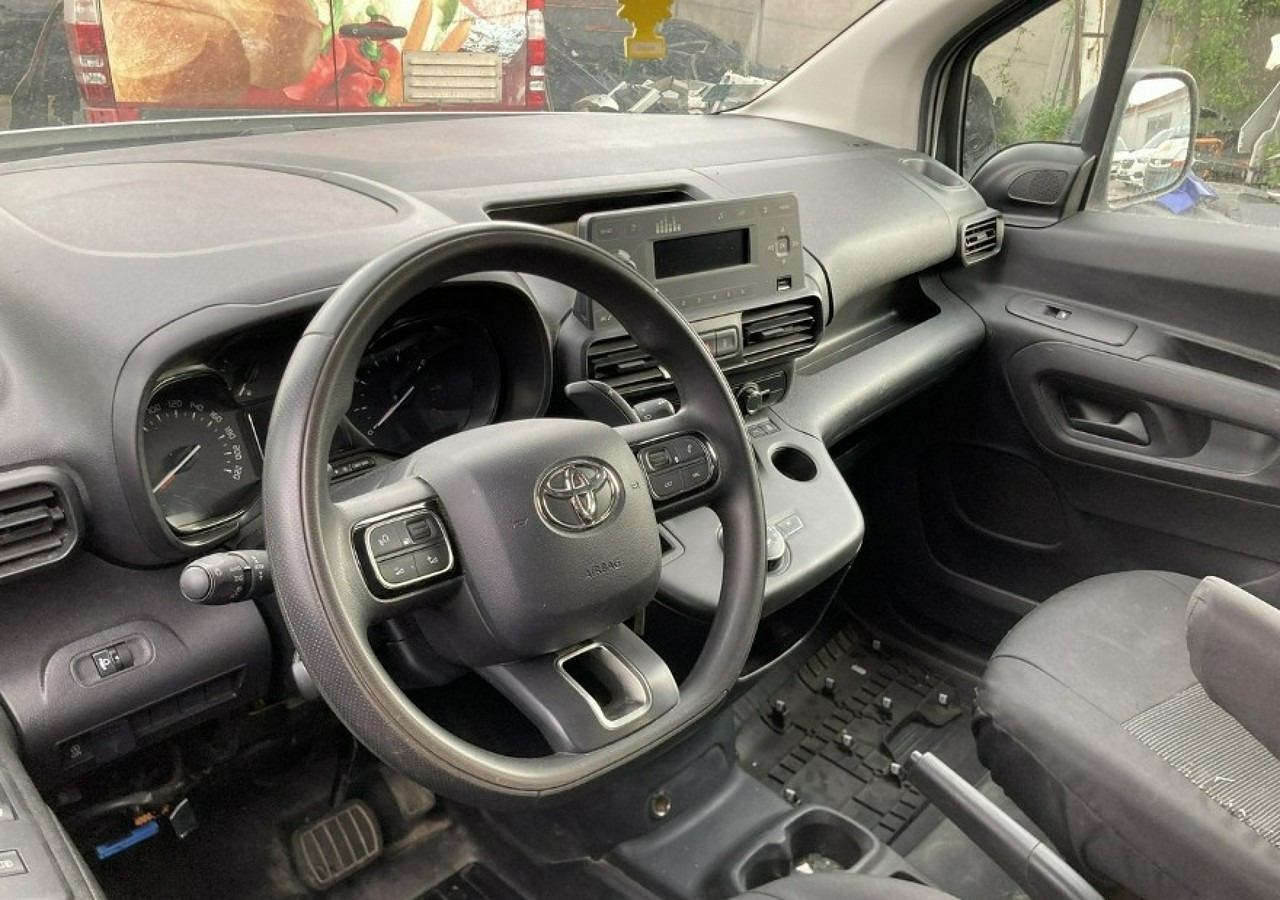 Toyota Inny Toyota - Fourgon utilitaire: photos 2 Toyota Inny Toyota - Fourgon utilitaire: photos 2