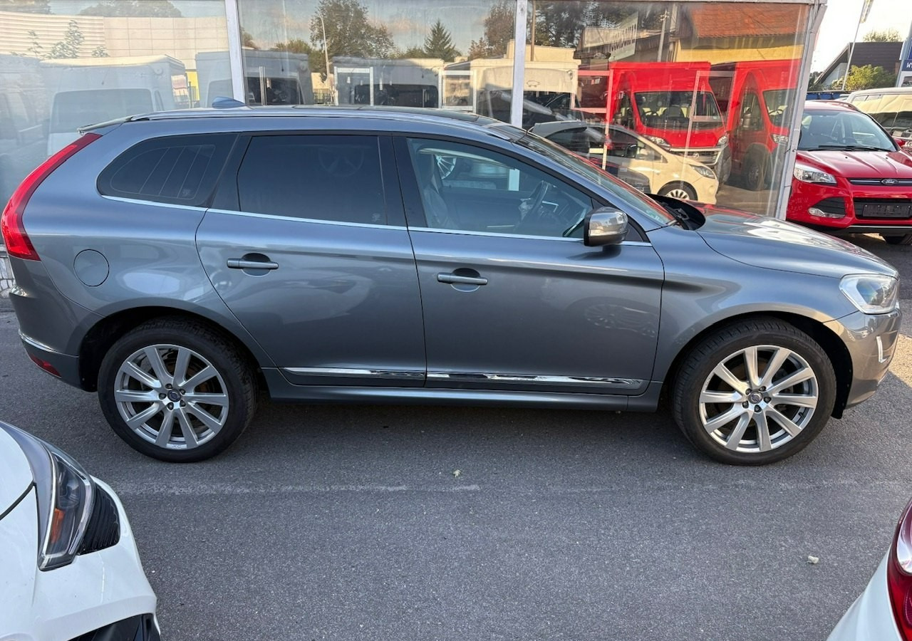 Volvo XC60 I Volvo XC 60 2,4 D4 AWD 190KM Summum Navi Panorama Skóry Kamera 2017 - SUV: photos 2 Volvo XC60 I Volvo XC 60 2,4 D4 AWD 190KM Summum Navi Panorama Skóry Kamera 2017 - SUV: photos 2