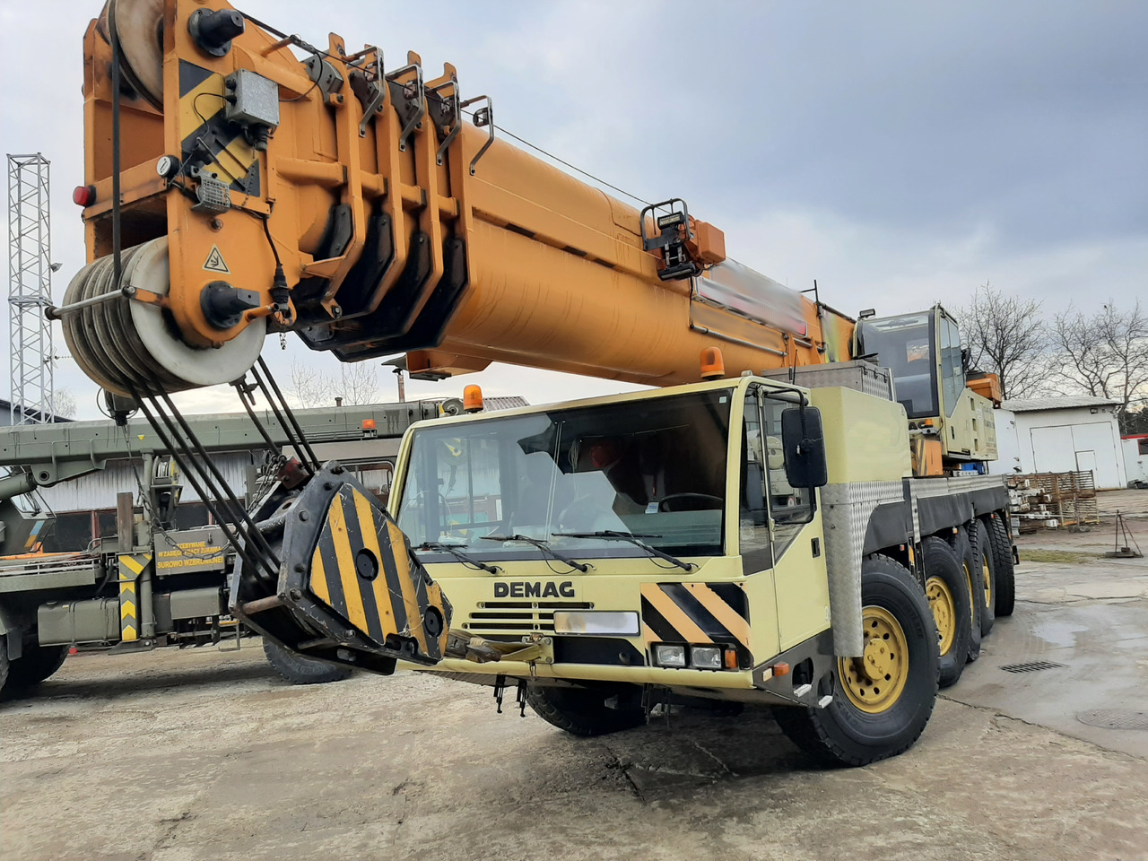 TEREX DEMAG AC100 - Grue automotrice lente: photos 2 TEREX DEMAG AC100 - Grue automotrice lente: photos 2