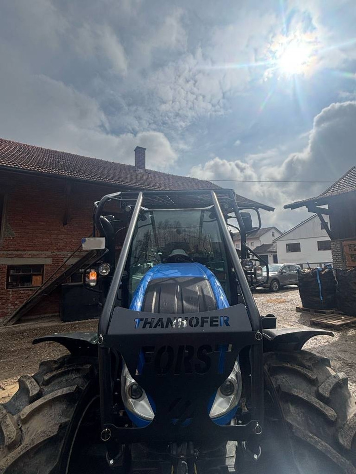 New Holland T5.110 AutoCommand  - Tracteur forestier: photos 3 New Holland T5.110 AutoCommand  - Tracteur forestier: photos 3