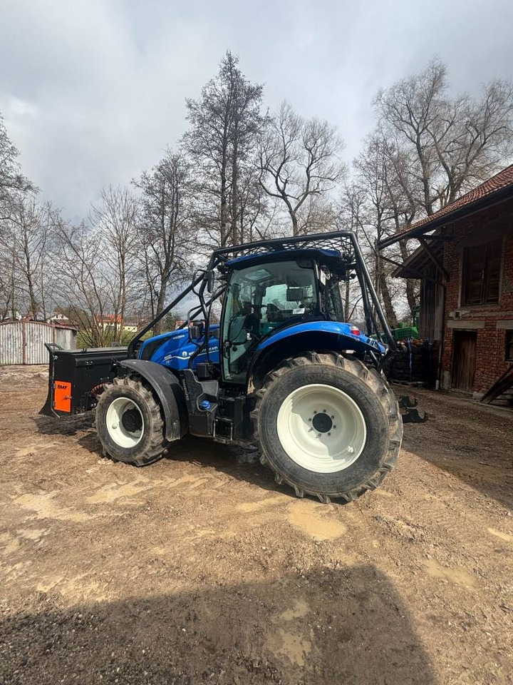 New Holland T5.110 AutoCommand  - Tracteur forestier: photos 1 New Holland T5.110 AutoCommand  - Tracteur forestier: photos 1