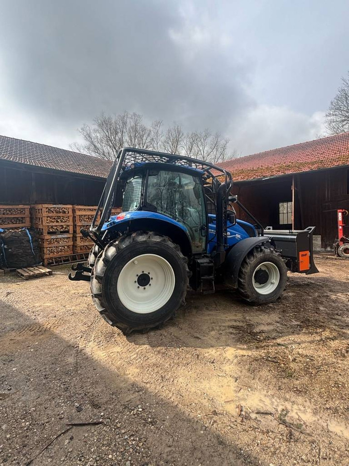New Holland T5.110 AutoCommand  - Tracteur forestier: photos 4 New Holland T5.110 AutoCommand  - Tracteur forestier: photos 4