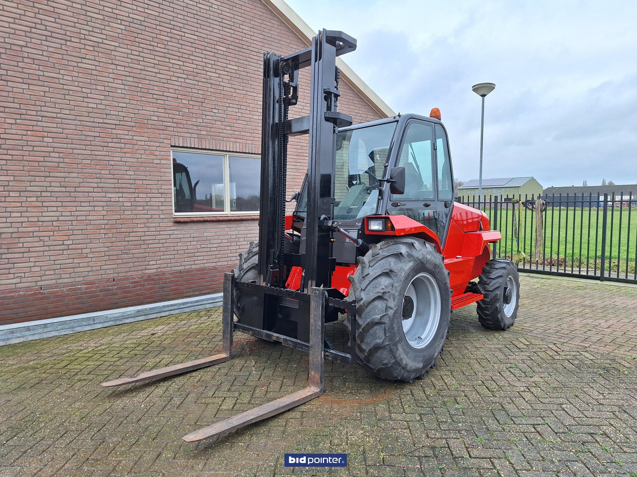 Manitou 30-4   4x4 - Chariot élévateur diesel: photos 1 Manitou 30-4   4x4 - Chariot élévateur diesel: photos 1