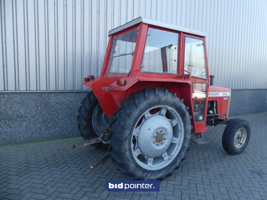 Massey Ferguson 260 with 4226 Hours and powersteering - Tracteur agricole: photos 2 Massey Ferguson 260 with 4226 Hours and powersteering - Tracteur agricole: photos 2