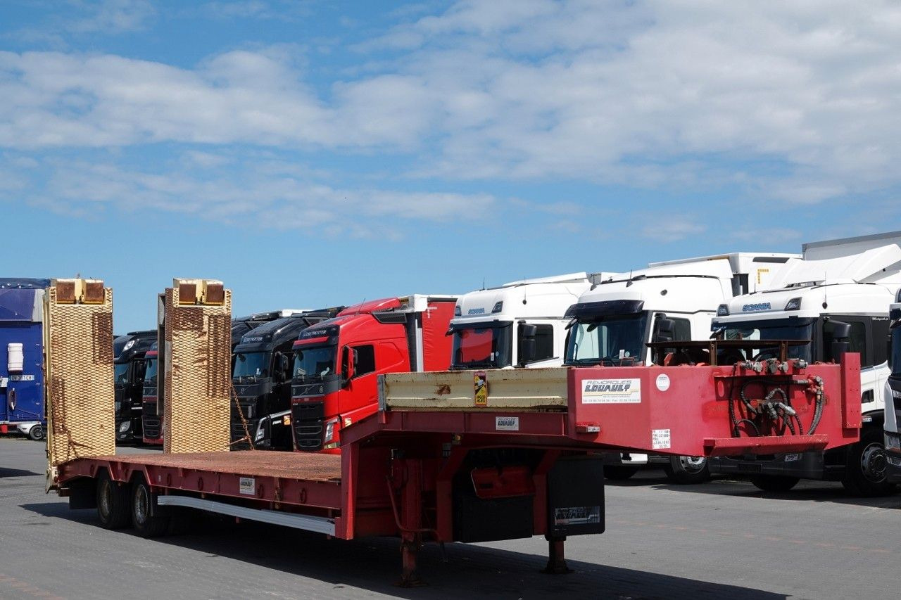 LAWETA NISKOPODWOZIOWA / NAJAZDY HYDRAULICZNE / - Semi-remorque surbaissé: photos 1 LAWETA NISKOPODWOZIOWA / NAJAZDY HYDRAULICZNE / - Semi-remorque surbaissé: photos 1