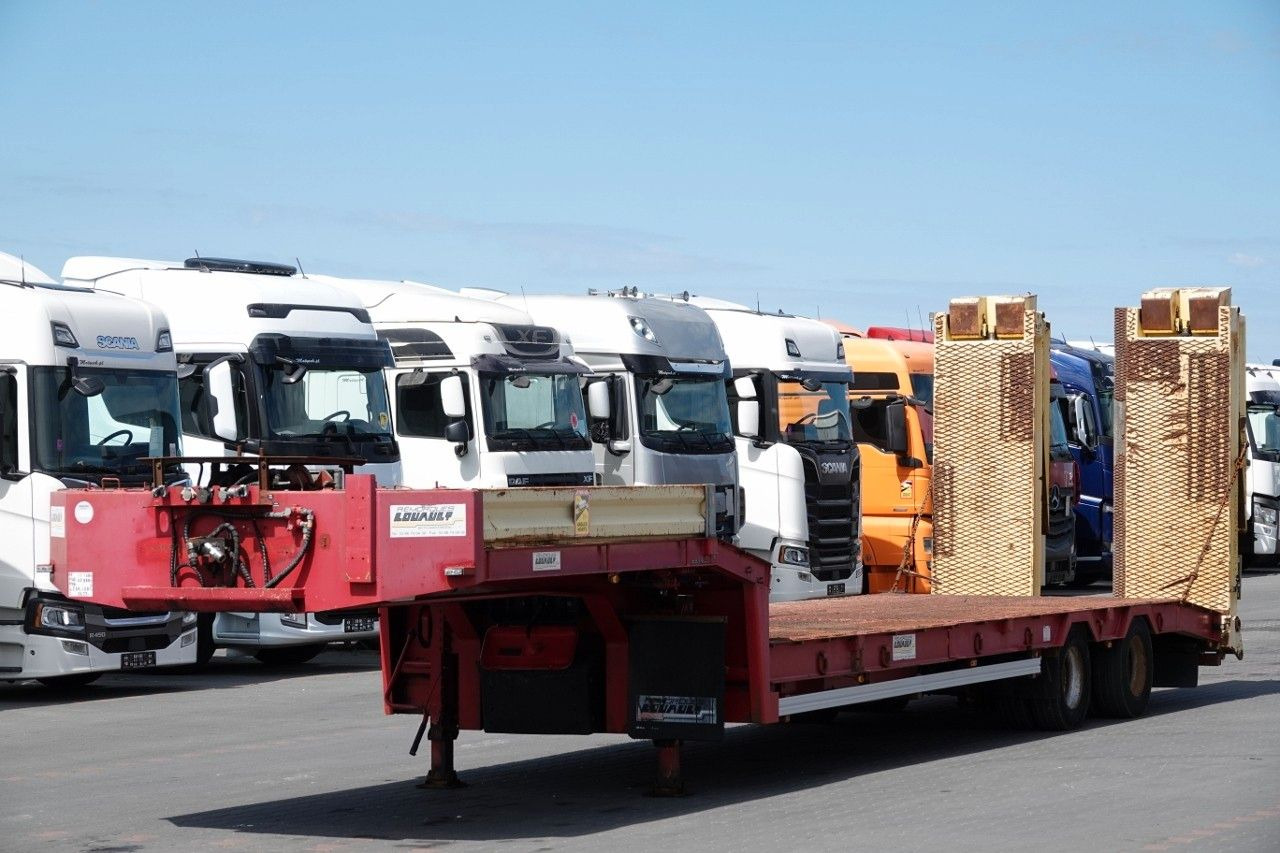 LAWETA NISKOPODWOZIOWA / NAJAZDY HYDRAULICZNE / - Semi-remorque surbaissé: photos 3 LAWETA NISKOPODWOZIOWA / NAJAZDY HYDRAULICZNE / - Semi-remorque surbaissé: photos 3