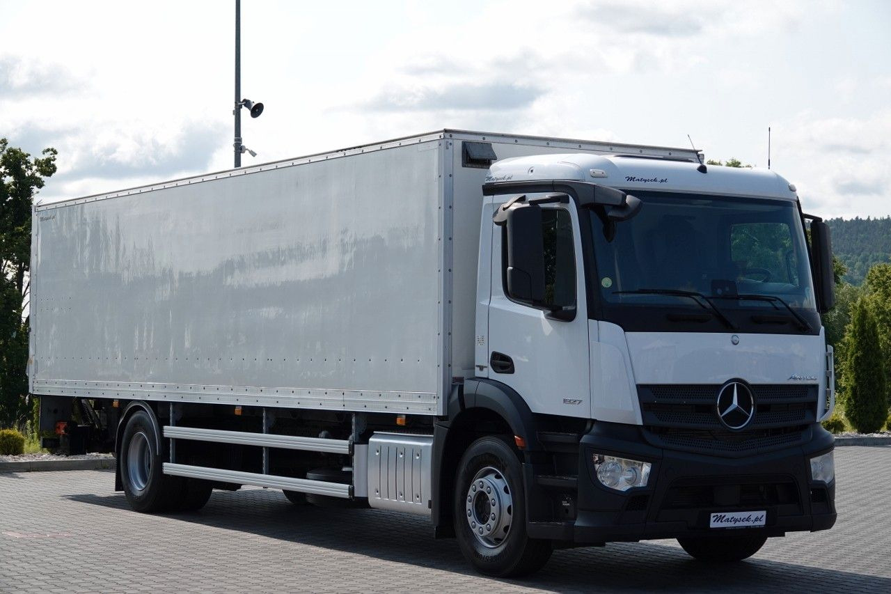 Mercedes-Benz ANTOS 1827 / SOLÓWKA / KONTENER 9 M / WINDA / PO - Camion fourgon: photos 1 Mercedes-Benz ANTOS 1827 / SOLÓWKA / KONTENER 9 M / WINDA / PO - Camion fourgon: photos 1