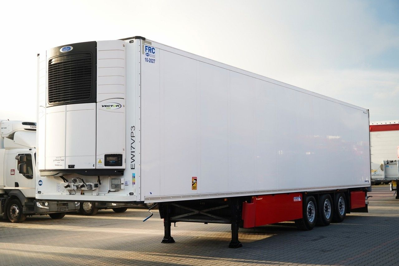 Schmitz Cargobull CHŁODNIA / CARRIER VECTOR 1550 / 2x OŚ PODNOSZO - Semi-remorque frigorifique: photos 1 Schmitz Cargobull CHŁODNIA / CARRIER VECTOR 1550 / 2x OŚ PODNOSZO - Semi-remorque frigorifique: photos 1