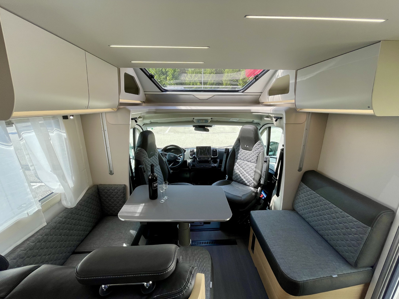 ADRIA Matrix axess 650SL - Camping-car profilé: photos 4 ADRIA Matrix axess 650SL - Camping-car profilé: photos 4