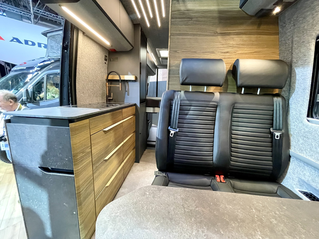 ADRIA Super Twin 700 SGX - Fourgon aménagé: photos 4 ADRIA Super Twin 700 SGX - Fourgon aménagé: photos 4
