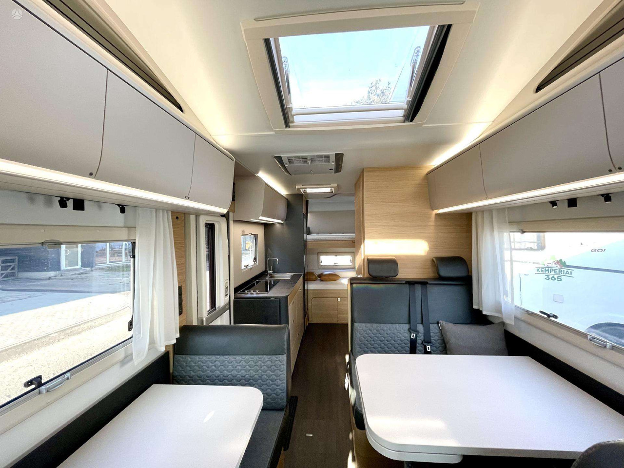 Adria Coral XL 650DK - Camping-car capucine: photos 4 Adria Coral XL 650DK - Camping-car capucine: photos 4