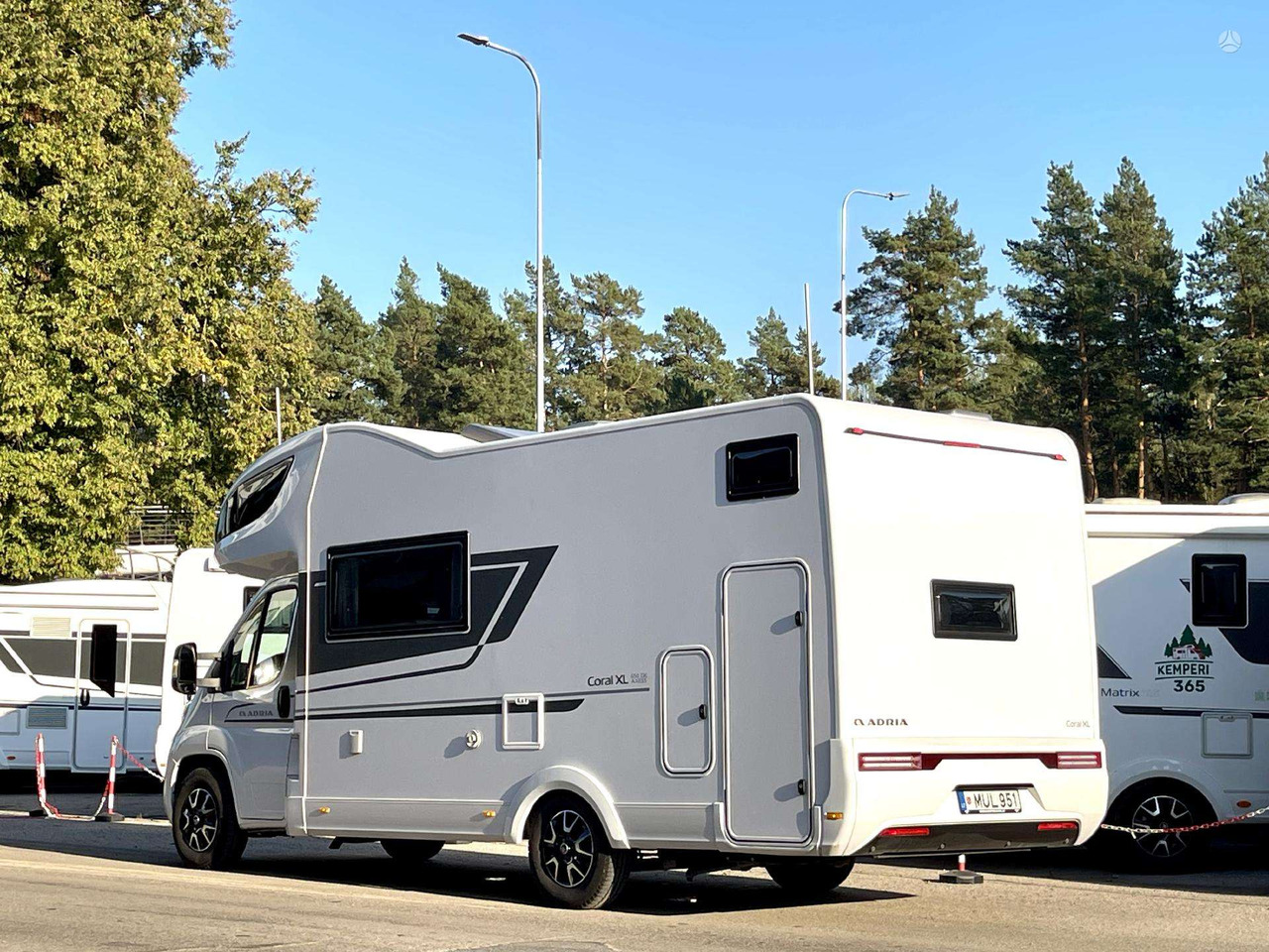 Adria Coral XL 650DK - Camping-car capucine: photos 3 Adria Coral XL 650DK - Camping-car capucine: photos 3