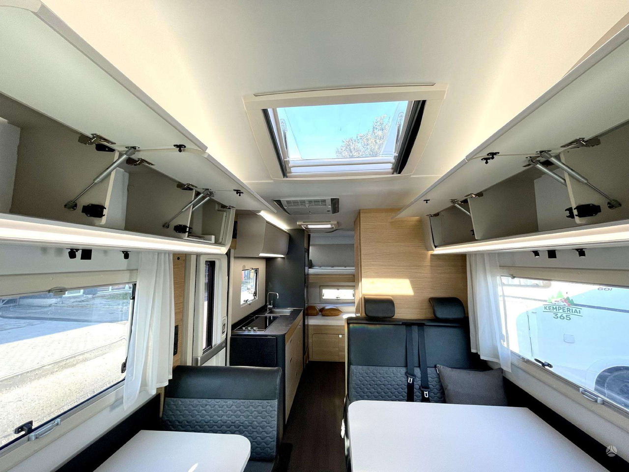 Adria Coral XL 650DK - Camping-car capucine: photos 5 Adria Coral XL 650DK - Camping-car capucine: photos 5