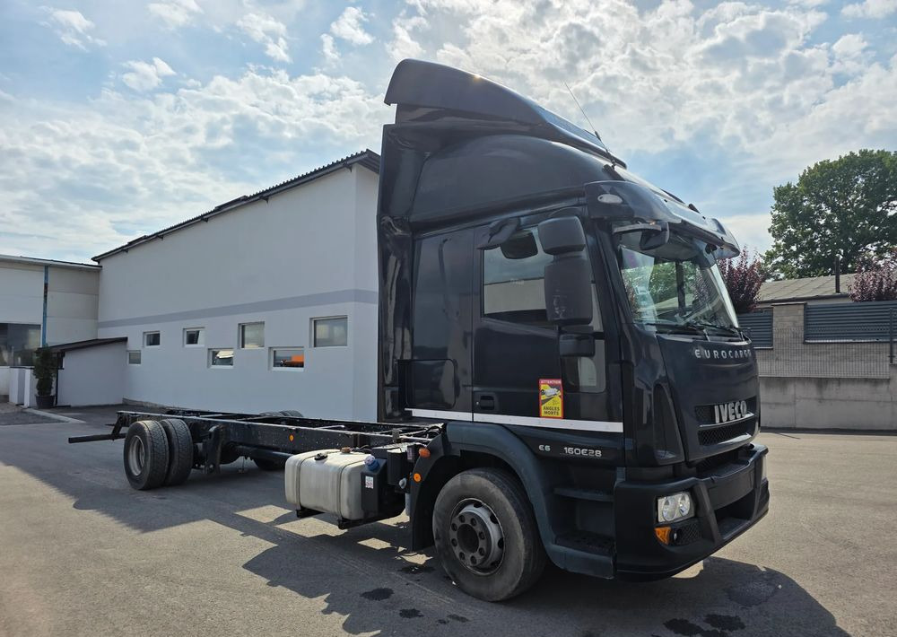 Iveco EUROCARGO 160E28 RAMA DO ZABUDOWY/ LAWETA / MANUAL / - Camion à rideaux coulissants: photos 2 Iveco EUROCARGO 160E28 RAMA DO ZABUDOWY/ LAWETA / MANUAL / - Camion à rideaux coulissants: photos 2