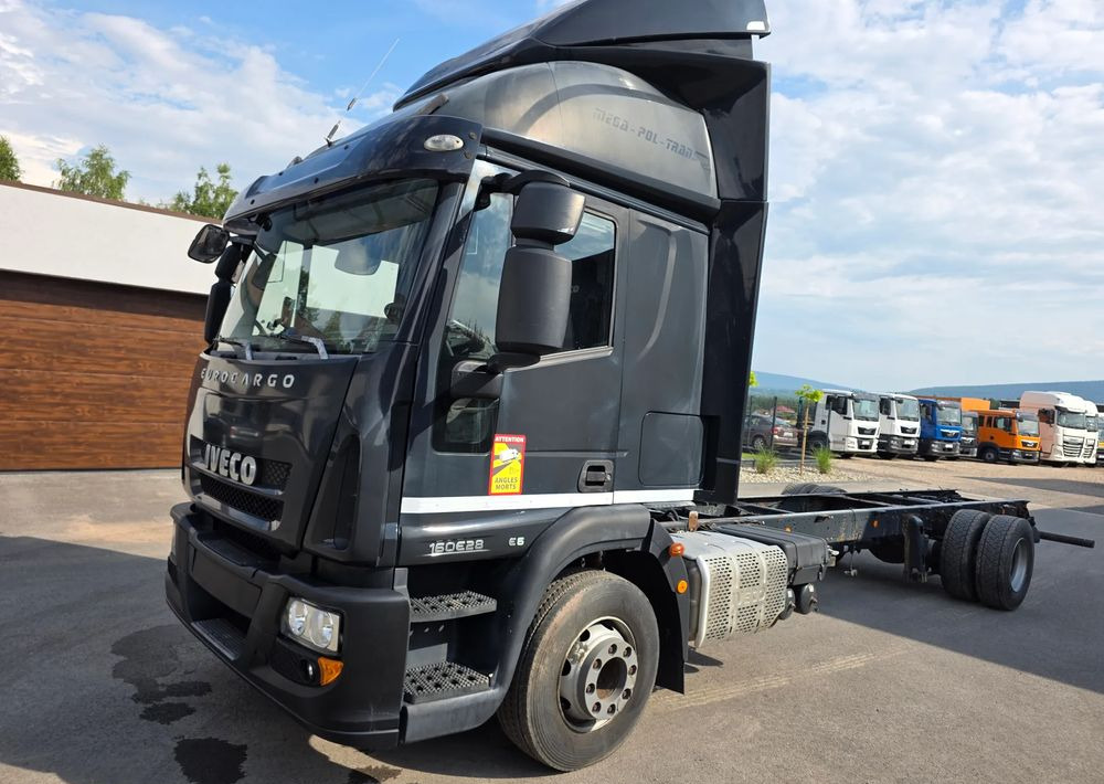 Iveco EUROCARGO 160E28 RAMA DO ZABUDOWY/ LAWETA / MANUAL / - Camion à rideaux coulissants: photos 3 Iveco EUROCARGO 160E28 RAMA DO ZABUDOWY/ LAWETA / MANUAL / - Camion à rideaux coulissants: photos 3