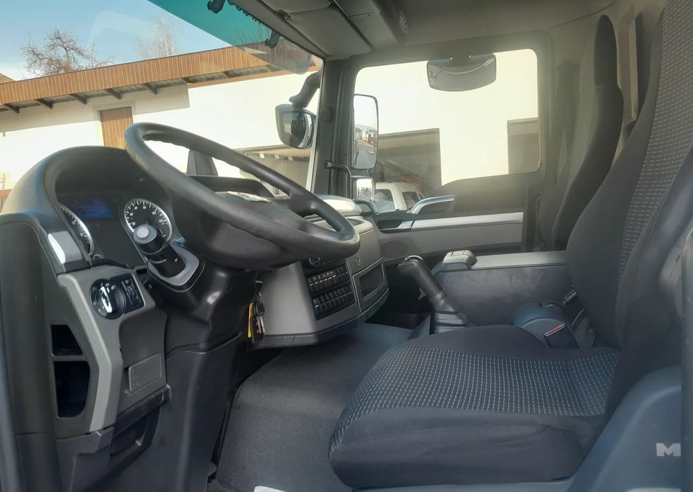 MAN TGL 12.250 NAUKA JAZDY / ELKA / L / MANUAL 8 / - Camion à rideaux coulissants: photos 4 MAN TGL 12.250 NAUKA JAZDY / ELKA / L / MANUAL 8 / - Camion à rideaux coulissants: photos 4