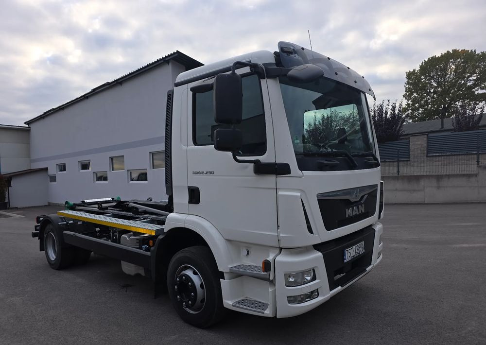 MAN TGM 12.290 - Camion ampliroll: photos 2 MAN TGM 12.290 - Camion ampliroll: photos 2