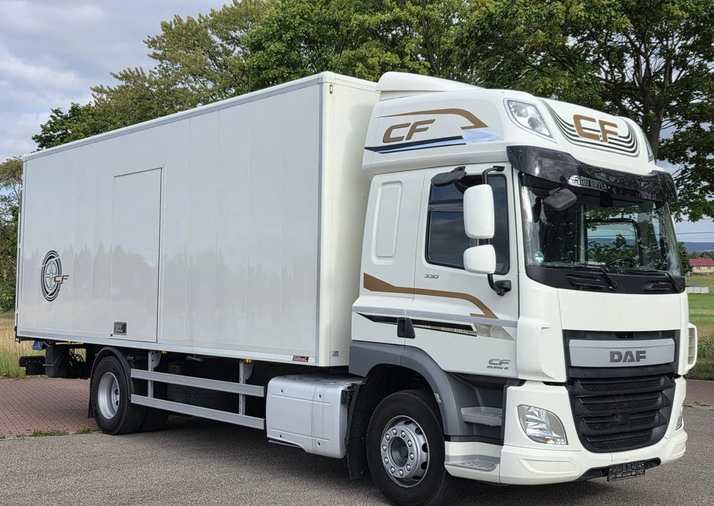 DAF CF 330/10.2017/KONTENER MEBLOWY/IZOTERMA/WINDA/18 PALET/E6/NISKI PRZEBIEG/Z NIEMIEC/JAK NOWY/DUŻY SILNIK 10 837cm3// - Camion fourgon: photos 1 DAF CF 330/10.2017/KONTENER MEBLOWY/IZOTERMA/WINDA/18 PALET/E6/NISKI PRZEBIEG/Z NIEMIEC/JAK NOWY/DUŻY SILNIK 10 837cm3// - Camion fourgon: photos 1