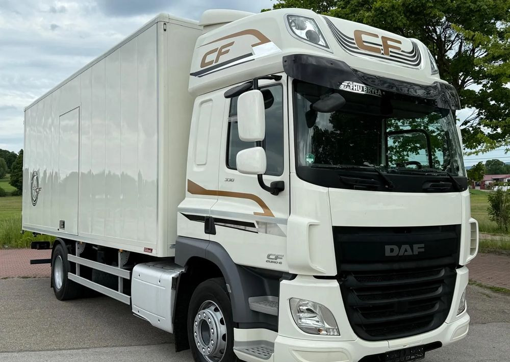 DAF CF 330/10.2017/KONTENER MEBLOWY/IZOTERMA/WINDA/18 PALET/E6/NISKI PRZEBIEG/Z NIEMIEC/JAK NOWY/DUŻY SILNIK/ - Camion fourgon: photos 2 DAF CF 330/10.2017/KONTENER MEBLOWY/IZOTERMA/WINDA/18 PALET/E6/NISKI PRZEBIEG/Z NIEMIEC/JAK NOWY/DUŻY SILNIK/ - Camion fourgon: photos 2