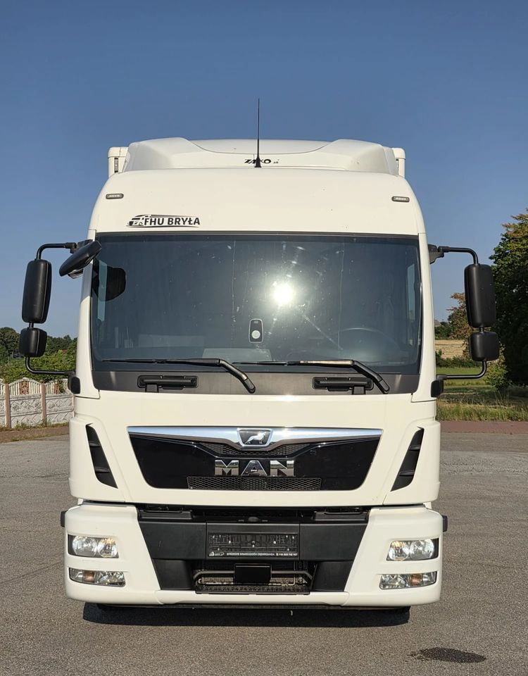 MAN TGL 12.250 / KONTENER / IZOTERMA / WINDA / 2019R / EURO 6 / PEŁEN SERWIS /  6 TON ŁADOWNOŚĆ  / SPROWADZONY / ZADBANY / JAK NOWY /  KSIĄŻKA SERWISOWA / E6 / 17 PALET - Camion fourgon: photos 3 MAN TGL 12.250 / KONTENER / IZOTERMA / WINDA / 2019R / EURO 6 / PEŁEN SERWIS /  6 TON ŁADOWNOŚĆ  / SPROWADZONY / ZADBANY / JAK NOWY /  KSIĄŻKA SERWISOWA / E6 / 17 PALET - Camion fourgon: photos 3