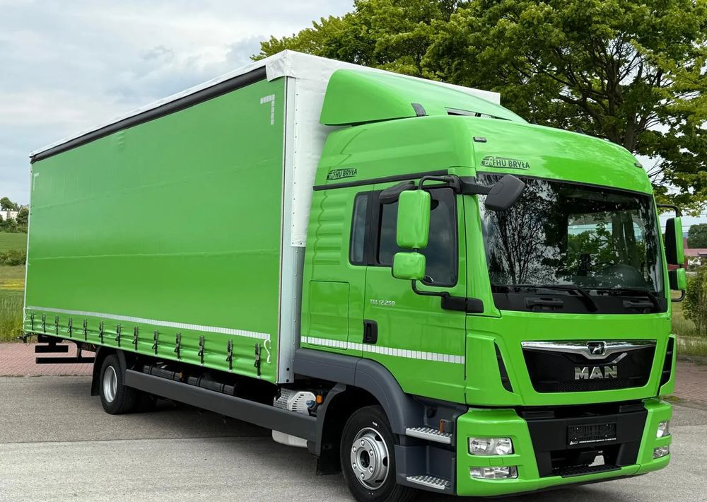 MAN TGL12.250/E6/20PALET/10.2018/SERWISOWANY/NISKI PRZEBIEG/WINDA/FIRANKA//JAK NOWY/SERWISOWANY - Camion à rideaux coulissants: photos 1 MAN TGL12.250/E6/20PALET/10.2018/SERWISOWANY/NISKI PRZEBIEG/WINDA/FIRANKA//JAK NOWY/SERWISOWANY - Camion à rideaux coulissants: photos 1