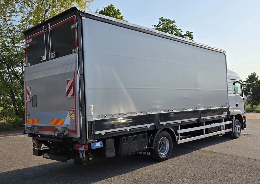 MAN TGM 15.290 / BURTO-FIRANKA / CAŁY NA PODUSZKACH /KLIMA POSTOJOWA / 2018R / NISKI PRZEBIEG / 18 PALET / E6 / JAK NOWY / WINDA / - Camion à rideaux coulissants: photos 4 MAN TGM 15.290 / BURTO-FIRANKA / CAŁY NA PODUSZKACH /KLIMA POSTOJOWA / 2018R / NISKI PRZEBIEG / 18 PALET / E6 / JAK NOWY / WINDA / - Camion à rideaux coulissants: photos 4
