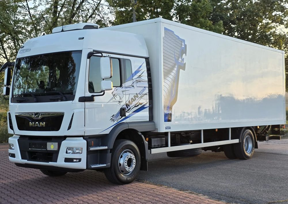 MAN TGM 15.290 / TGL / KONTENER / IZOTERMA / WINDA / KLIMA POSTOJOWA / 2019R / EURO 6 / PEŁEN SERWIS /  8200KG ŁADOWNOŚĆ  / SPROWADZONY / ZADBANY / JAK NOWY /  KSIĄŻKA SERWISOWA / E6 / 18 PALET - Camion fourgon: photos 1 MAN TGM 15.290 / TGL / KONTENER / IZOTERMA / WINDA / KLIMA POSTOJOWA / 2019R / EURO 6 / PEŁEN SERWIS /  8200KG ŁADOWNOŚĆ  / SPROWADZONY / ZADBANY / JAK NOWY /  KSIĄŻKA SERWISOWA / E6 / 18 PALET - Camion fourgon: photos 1