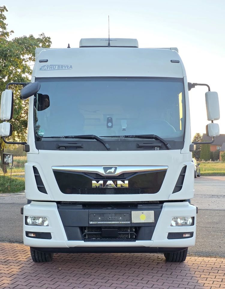 MAN TGM 15.290 / TGL / KONTENER / IZOTERMA / WINDA / KLIMA POSTOJOWA / 2019R / EURO 6 / PEŁEN SERWIS / 8200KG ŁADOWNOŚĆ / SPROWADZONY / ZADBANY / JAK NOWY / KSIĄŻKA SERWISOWA / E6 / 18 PALET - Camion fourgon: photos 5 MAN TGM 15.290 / TGL / KONTENER / IZOTERMA / WINDA / KLIMA POSTOJOWA / 2019R / EURO 6 / PEŁEN SERWIS / 8200KG ŁADOWNOŚĆ / SPROWADZONY / ZADBANY / JAK NOWY / KSIĄŻKA SERWISOWA / E6 / 18 PALET - Camion fourgon: photos 5
