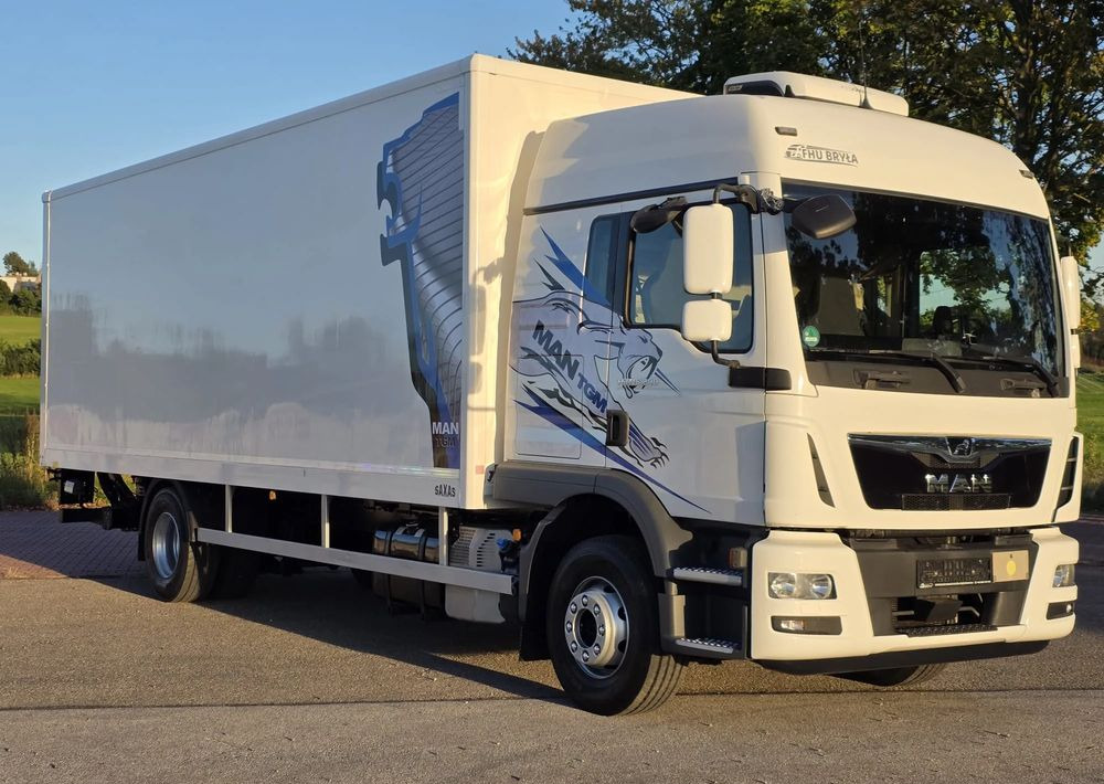 MAN TGM 15.290 / TGL / KONTENER / IZOTERMA / WINDA / KLIMA POSTOJOWA / 2019R / EURO 6 / PEŁEN SERWIS / 8200KG ŁADOWNOŚĆ / SPROWADZONY / ZADBANY / JAK NOWY / KSIĄŻKA SERWISOWA / E6 / 18 PALET - Camion fourgon: photos 2 MAN TGM 15.290 / TGL / KONTENER / IZOTERMA / WINDA / KLIMA POSTOJOWA / 2019R / EURO 6 / PEŁEN SERWIS / 8200KG ŁADOWNOŚĆ / SPROWADZONY / ZADBANY / JAK NOWY / KSIĄŻKA SERWISOWA / E6 / 18 PALET - Camion fourgon: photos 2