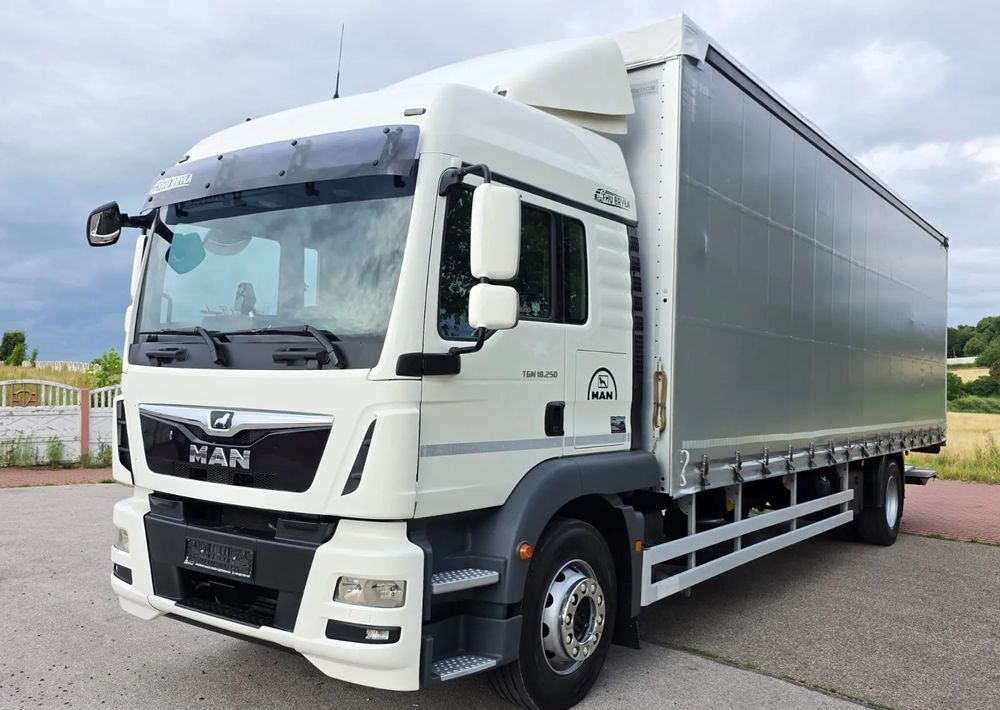 MAN TGM 18.290 / 18.250 /E6 / 22 PALETY / AUTOMAT / ZSUWANY DACH ORAZ BOKI / 9700 ŁADOWNOŚĆ / SERWISOWANY / NISKI PRZEBIEG / WINDA / FIRANKA / SPROWADZONY / 2019 / 335 TYŚ PRZEBIEG / PIERWSZY WŁAŚCIC - Camion à rideaux coulissants: photos 1 MAN TGM 18.290 / 18.250 /E6 / 22 PALETY / AUTOMAT / ZSUWANY DACH ORAZ BOKI / 9700 ŁADOWNOŚĆ / SERWISOWANY / NISKI PRZEBIEG / WINDA / FIRANKA / SPROWADZONY / 2019 / 335 TYŚ PRZEBIEG / PIERWSZY WŁAŚCIC - Camion à rideaux coulissants: photos 1