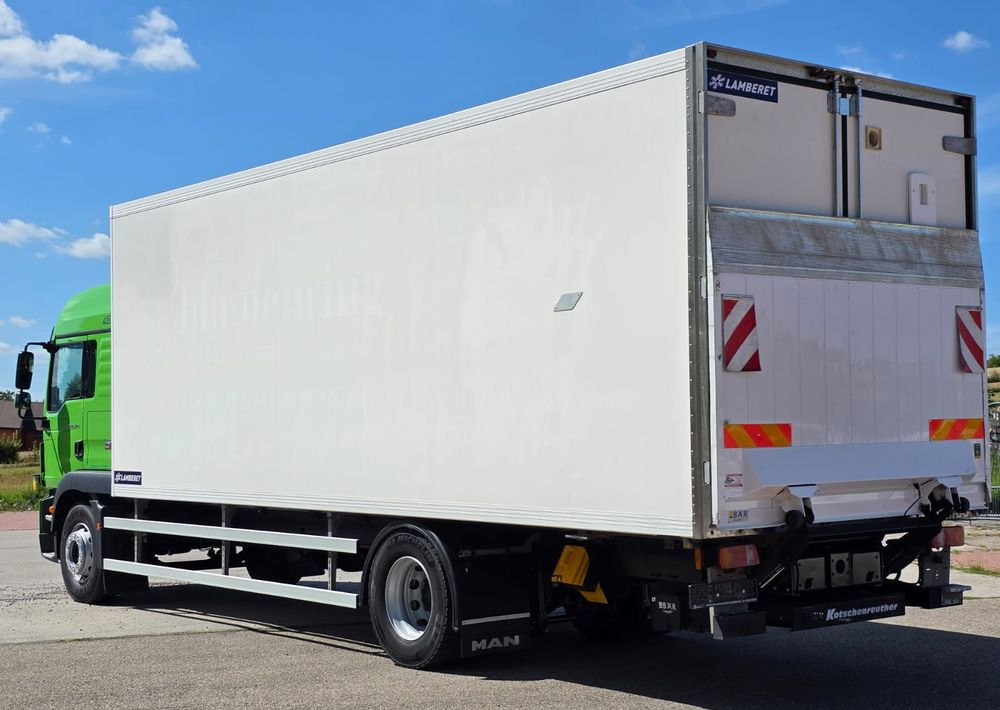 MAN TGM 18.340 / 18.290 / 15.290 / IZOTERMA / WINDA / 19PALET /E6 / SPROWADZONY / AUTOMAT / SYPIALKA / PIERWSZY WŁAŚCICIEL / BOCZNE DRZWI / STAN BARDZO DOBRY - Camion frigorifique: photos 3 MAN TGM 18.340 / 18.290 / 15.290 / IZOTERMA / WINDA / 19PALET /E6 / SPROWADZONY / AUTOMAT / SYPIALKA / PIERWSZY WŁAŚCICIEL / BOCZNE DRZWI / STAN BARDZO DOBRY - Camion frigorifique: photos 3