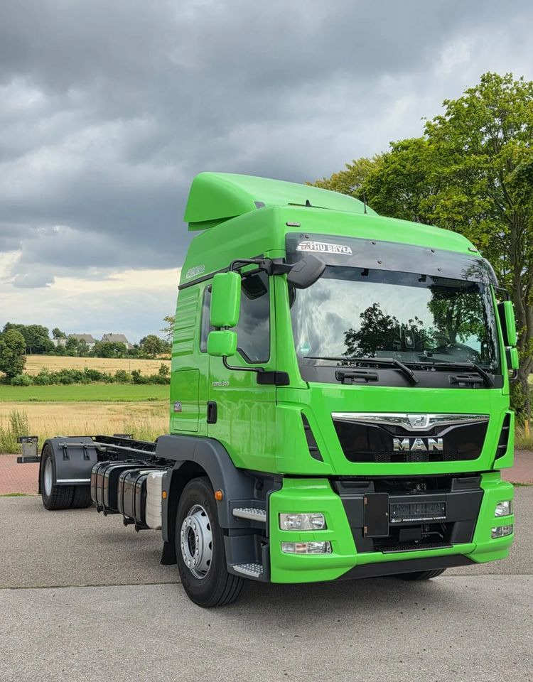 MAN TGM 18.340 / 18.290 / E6 / NISKI PRZEBIEG / 2016 / SERWISOWANY / ROZSTAW OSI 5.7M / RAMA DO ZABUDOWY / SYPIALKA / STAN BARDZO DOBRY / AUTOMAT - Camion à rideaux coulissants: photos 2 MAN TGM 18.340 / 18.290 / E6 / NISKI PRZEBIEG / 2016 / SERWISOWANY / ROZSTAW OSI 5.7M / RAMA DO ZABUDOWY / SYPIALKA / STAN BARDZO DOBRY / AUTOMAT - Camion à rideaux coulissants: photos 2