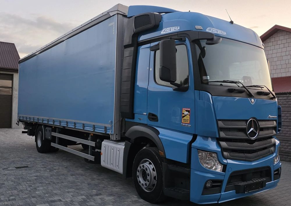 Mercedes-Benz ACTROS 1833 / FIRANKA/ WINDA / 22PALETY / 8760 ŁADOWNOŚĆ / AUTOMAT / DUŻY SILNIK / SYPIALKA / - Camion à rideaux coulissants: photos 2 Mercedes-Benz ACTROS 1833 / FIRANKA/ WINDA / 22PALETY / 8760 ŁADOWNOŚĆ / AUTOMAT / DUŻY SILNIK / SYPIALKA / - Camion à rideaux coulissants: photos 2
