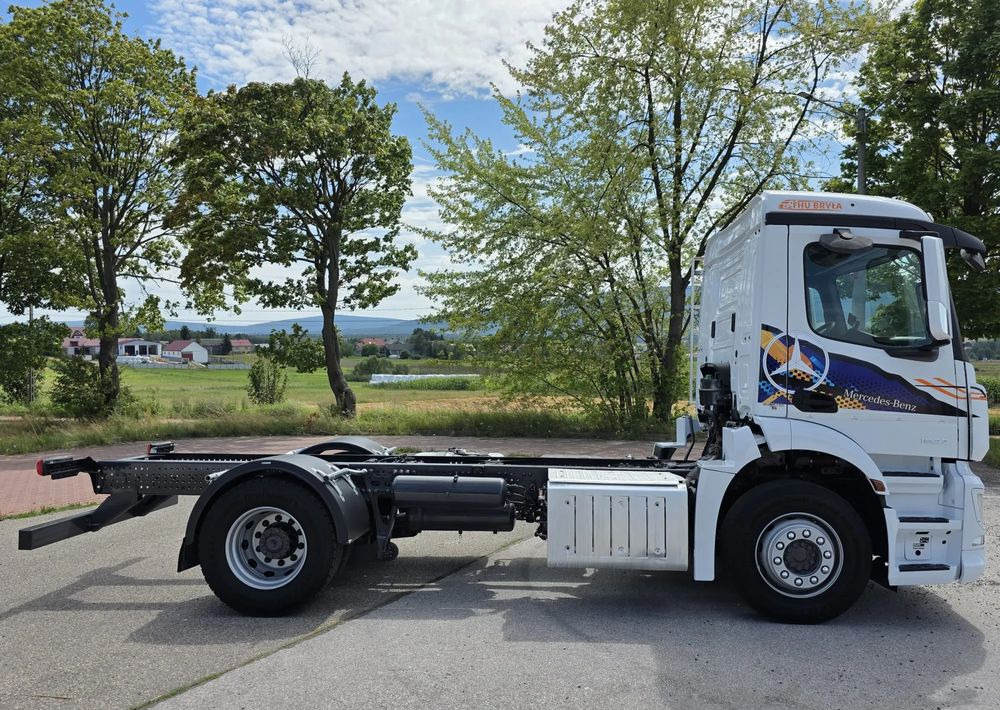 Mercedes-Benz ANTOS 1827 / ATEGO / ACTROS / E6 / ROZSTAW OSI 3.75M / WYWROT / BECZKA / UTRZYMANIE DRÓG / HAKOWIEC / SPROWADZONY / PIERWSZY WŁAŚCICIEL / STAN BDB - Châssis cabine: photos 3 Mercedes-Benz ANTOS 1827 / ATEGO / ACTROS / E6 / ROZSTAW OSI 3.75M / WYWROT / BECZKA / UTRZYMANIE DRÓG / HAKOWIEC / SPROWADZONY / PIERWSZY WŁAŚCICIEL / STAN BDB - Châssis cabine: photos 3