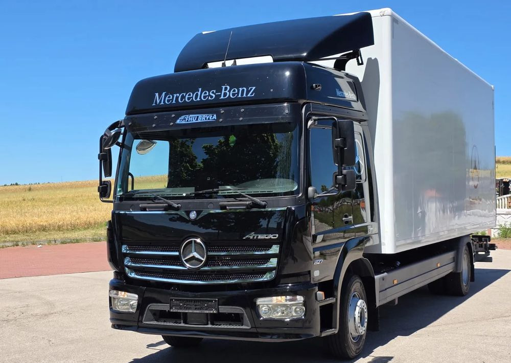 Mercedes-Benz ATEGO 1527/1530/IZOTERMA/WINDA/SPROWADZONY/E6/PIERWSZY WŁAŚCICIEL/AUTOMAT/18EURO PALET/STAN BARDZO DOBRY - Camion frigorifique: photos 2 Mercedes-Benz ATEGO 1527/1530/IZOTERMA/WINDA/SPROWADZONY/E6/PIERWSZY WŁAŚCICIEL/AUTOMAT/18EURO PALET/STAN BARDZO DOBRY - Camion frigorifique: photos 2