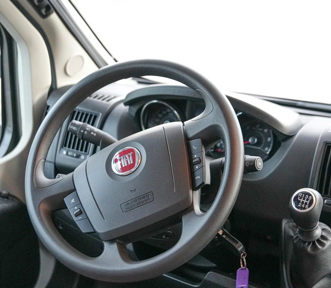 Knaus LIVE TRAVELLER 600 - Camping-car capucine: photos 4 Knaus LIVE TRAVELLER 600 - Camping-car capucine: photos 4