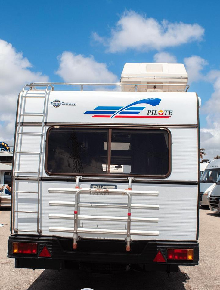 Pilote r 650 - Camping-car capucine: photos 4 Pilote r 650 - Camping-car capucine: photos 4