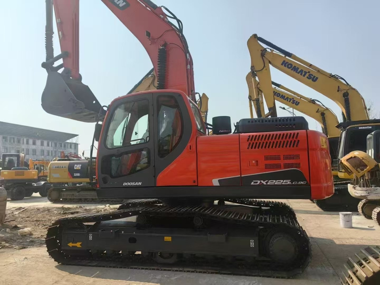 DOOSAN Dx225 - Pelle sur chenille: photos 2 DOOSAN Dx225 - Pelle sur chenille: photos 2