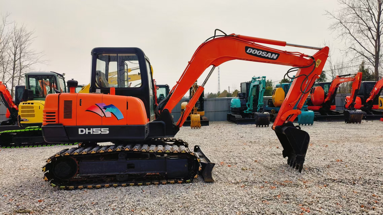 Doosan DH 55-7 DH55 - Mini pelle: photos 1 Doosan DH 55-7 DH55 - Mini pelle: photos 1