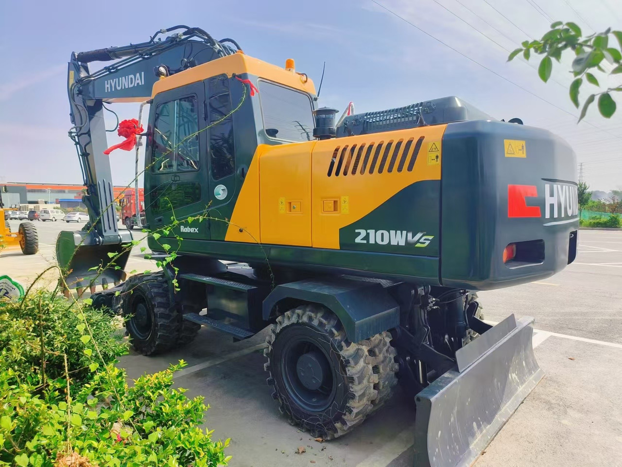 Hyundai Korea imports Hyundai 210 Wheel excavator - Pelle sur pneus: photos 1 Hyundai Korea imports Hyundai 210 Wheel excavator - Pelle sur pneus: photos 1