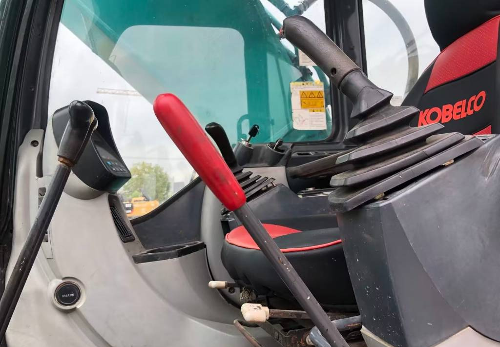 Kobelco SK 210-8 - Pelle sur chenille: photos 5 Kobelco SK 210-8 - Pelle sur chenille: photos 5